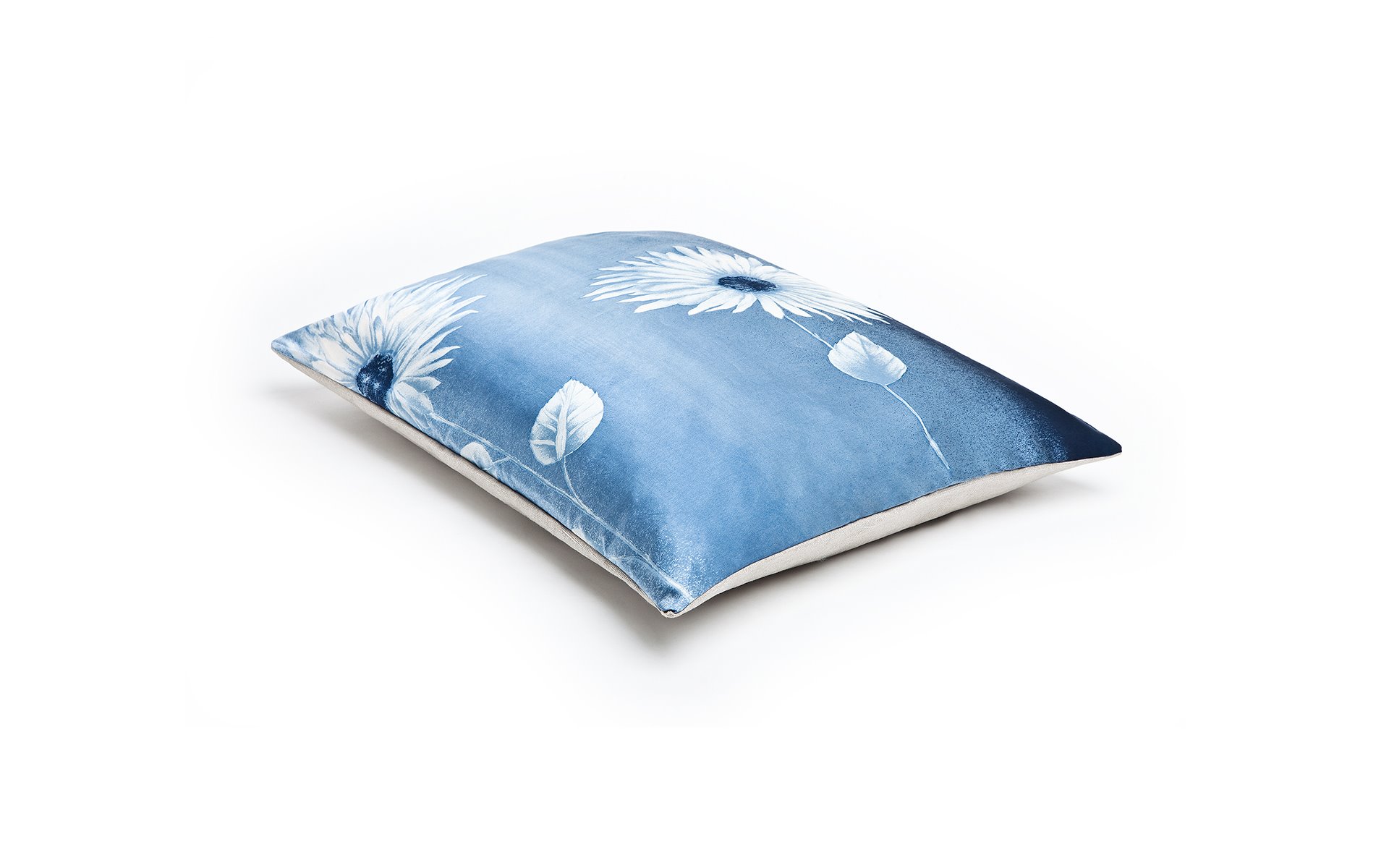 Mrs.Me cushion Vintage 10 1920x1200 Largel